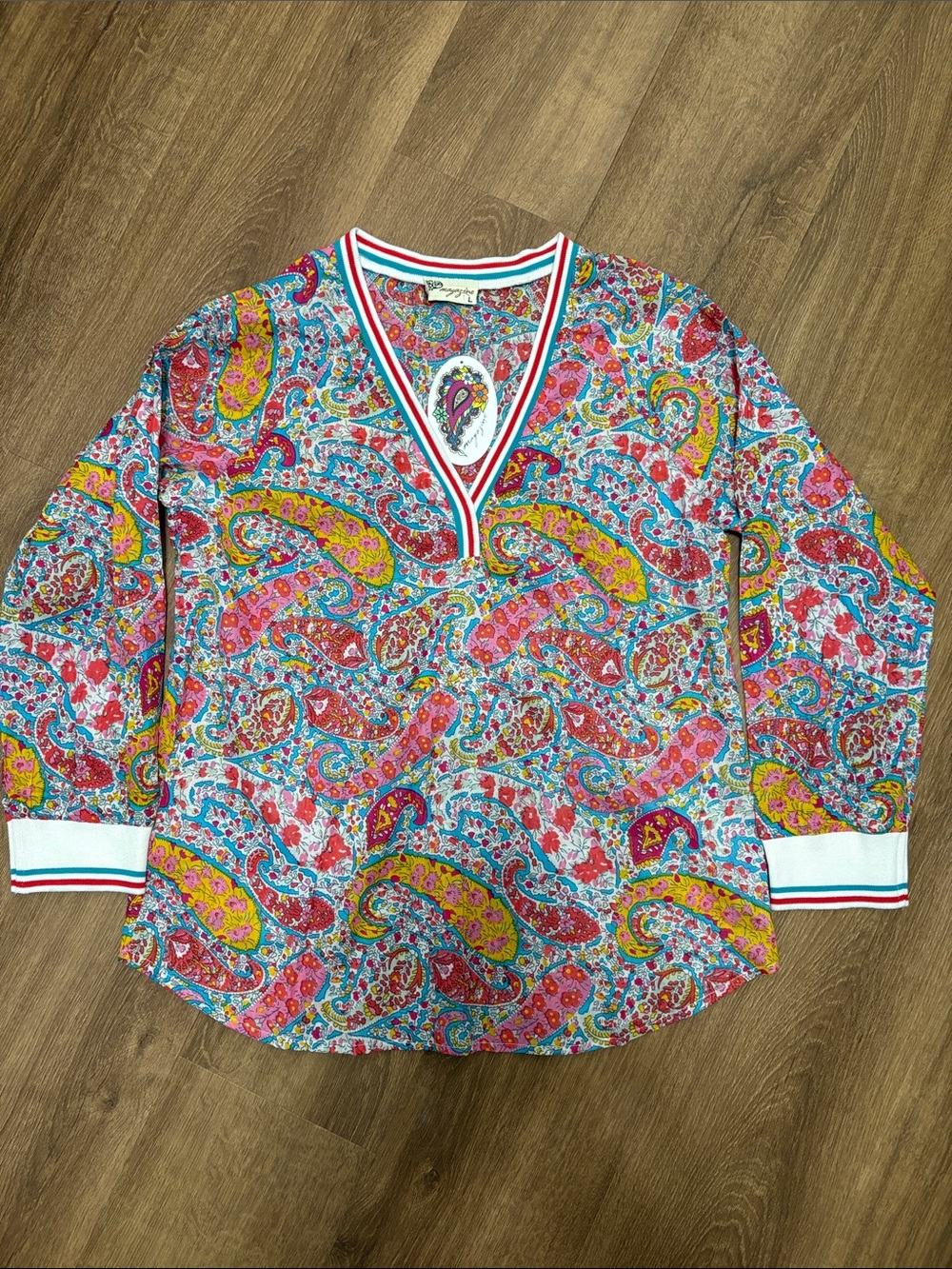 NWT Magazine V-Neck Paisley Print Women's Top in Multi Color Size Large